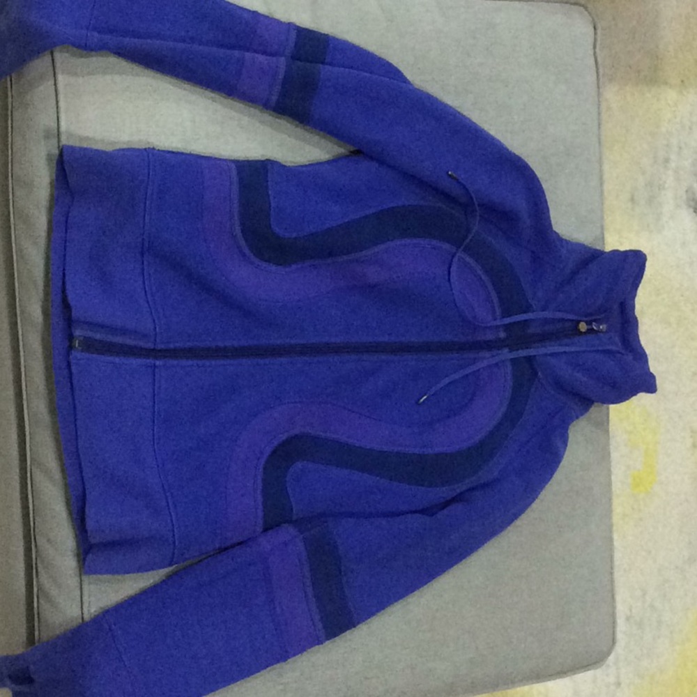 Lululemon sweatshirt